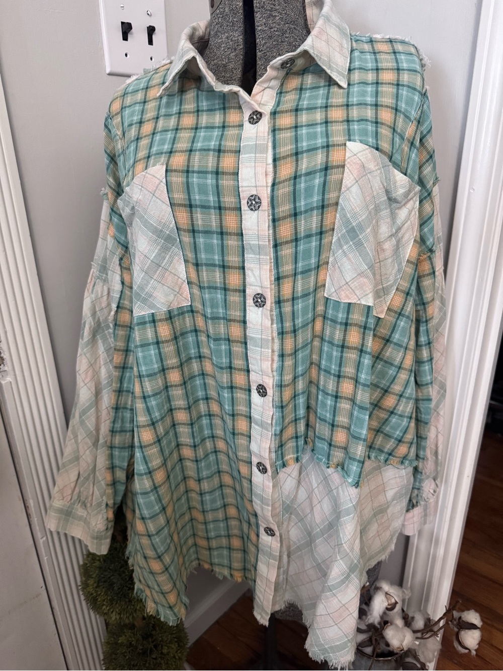 Women’s Boutique Brand POL Raw Edge Plaid Shirt Medium Oversized
